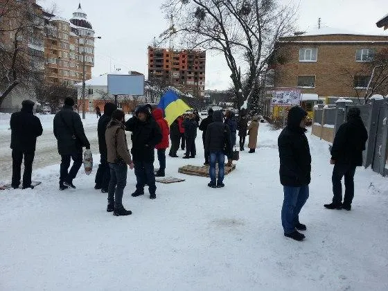 У Рівному заблокували військову частину — фото 1