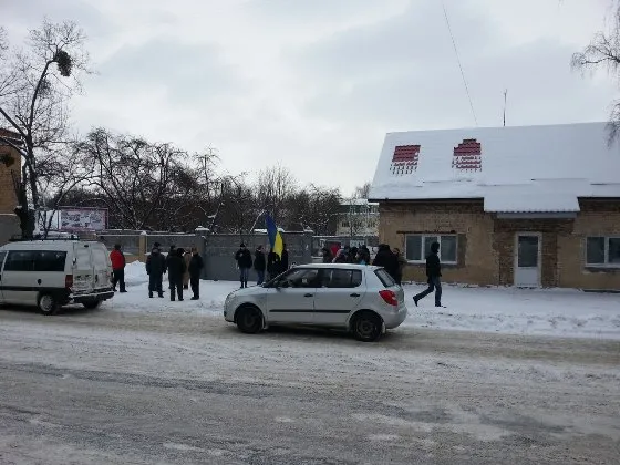 У Рівному заблокували військову частину — фото 3