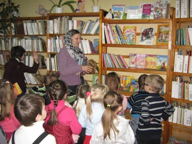 Недобачаючим дітям в бібліотеці показували книги — фото 1