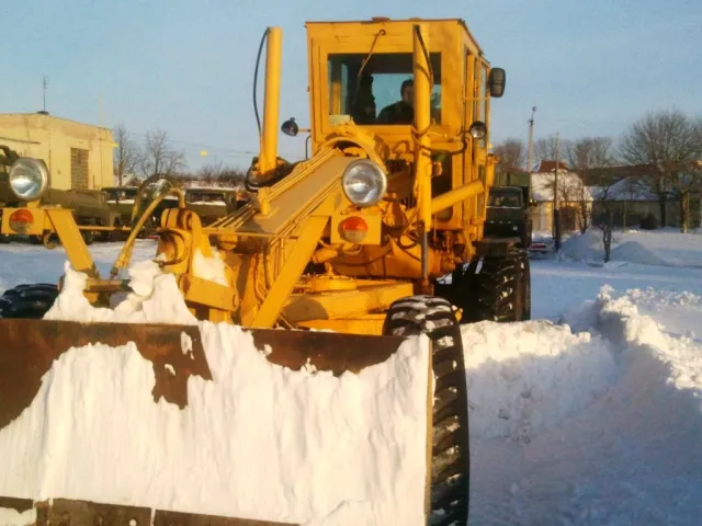 Військовослужбовці на Рівненщині розчистили 350 кілометрів доріг у сімнадцяти населених пунктах + (Фоторепортаж) — фото 2