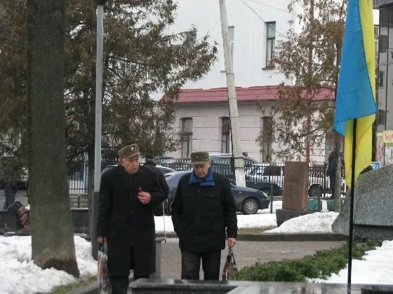 Сьогодні о 12 годині біля пам’ятника героя відбулася панахида та мітинг-вшанування героя-повстанця (Фоторепортаж) — фото 5