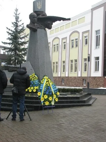 Сьогодні о 12 годині біля пам’ятника героя відбулася панахида та мітинг-вшанування героя-повстанця (Фоторепортаж) — фото 7