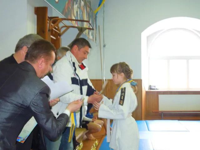 Депутат Рівнеради і відомий в місті меценат нагородив незрячих дзюдоїстів (Фоторепортаж) — фото 1