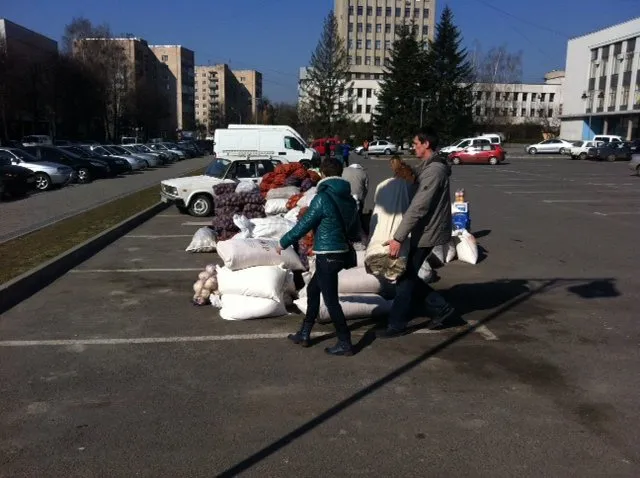 У Рівному готують черговий, вже другий по рахунку, вантаж гуманітарної допомоги для кримчан (Фоторепортаж) — фото 3