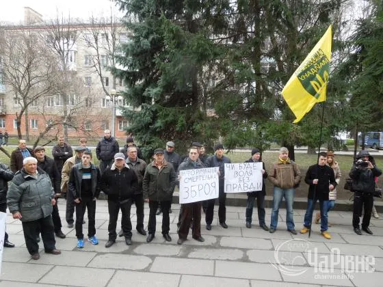 Протестувальники вимагали відключити російські телеканали (Фоторепортаж) — фото 1