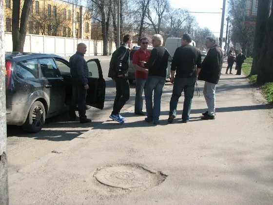 «Правий сектор» намагалися провести анонсовану вчора акцію демонтування білбордів «Українського вибору» (Фоторепортаж) — фото 2