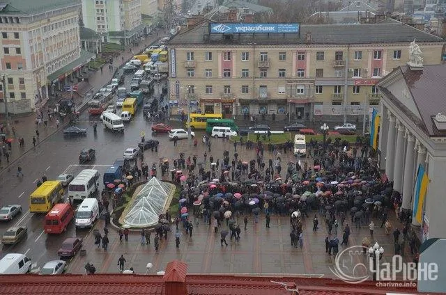 У Рівному тисячі людей прощались Олександром Музичко (Фоторепортаж) + (Відео) — фото 7