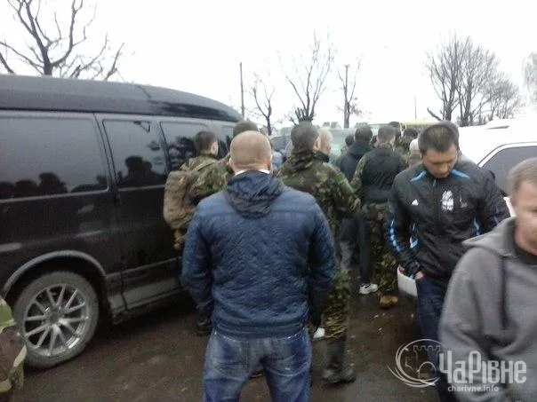 На похорон Сашка Білого Дмитро Ярош приїхав на кортежі Януковича (Фоторепортаж) — фото 1