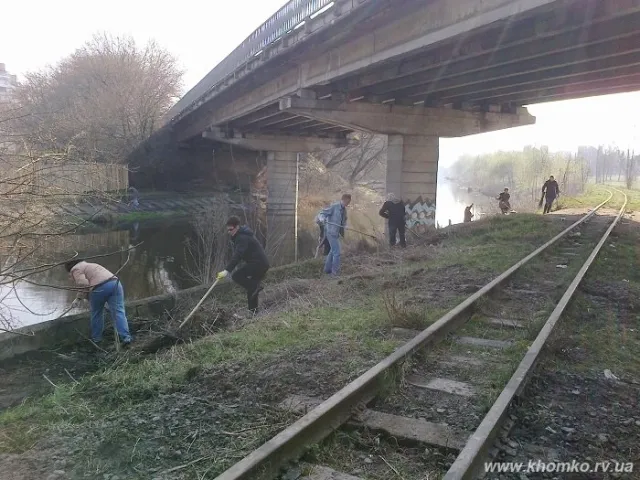 Працівники підприємств, установ міста та міськвиконкому вийшли на загальноміську толоку (Фото) — фото 1