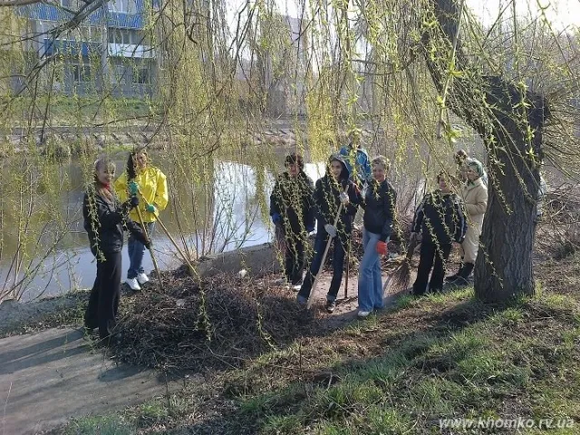 Працівники підприємств, установ міста та міськвиконкому вийшли на загальноміську толоку (Фото) — фото 2