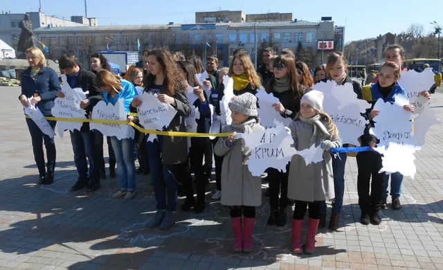 У Рівному відбувся флешмоб «Рівне за єдину Україну!» (Фоторепортаж) — фото 3