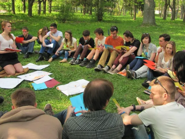 В парку ім. Тараса Шевченка відбулася акція «Книжкове знайомство» (Фото) — фото 2