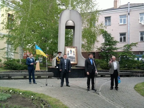 У Рівному вшанували пам'ять загиблих чорнобильців (Фоторепортаж) — фото 1