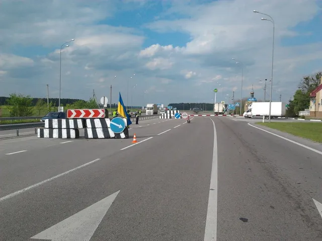 При в`їзді в Рівненську область встановили блок-пости (Фото) — фото 3