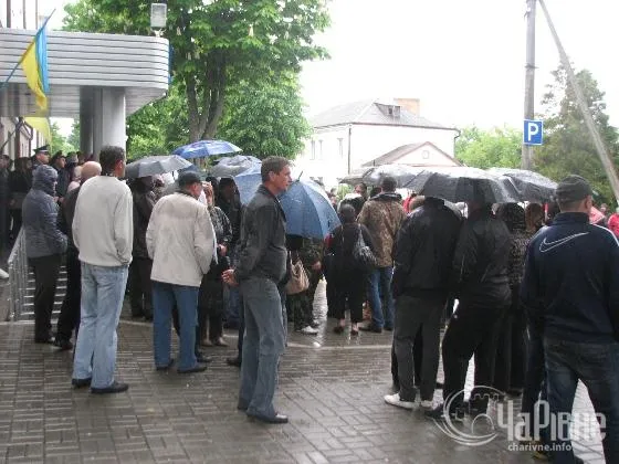 У Рівному нова хвиля Революції з вибухами та шинами (Відео) — фото 1