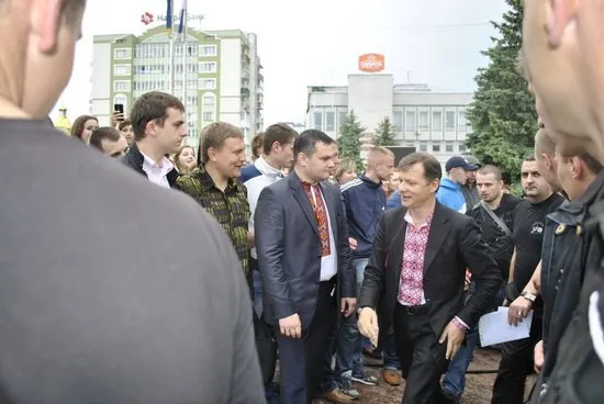 На зустріч з Олегом Ляшком, принесли косу та ціпа (Фото) — фото 3
