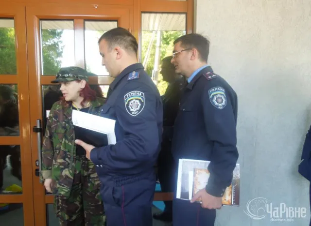 Сьогодні активістки Жіночої сотні  пікетували УМВСУ в Рівненській області (Фоторепортаж) — фото 2