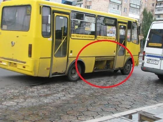 У Рівному їздять «тюнінговані» маршрутки — фото 1