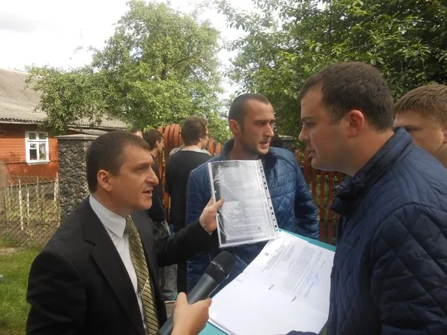 Банк може залишити без даху малолітню дитину — фото 1