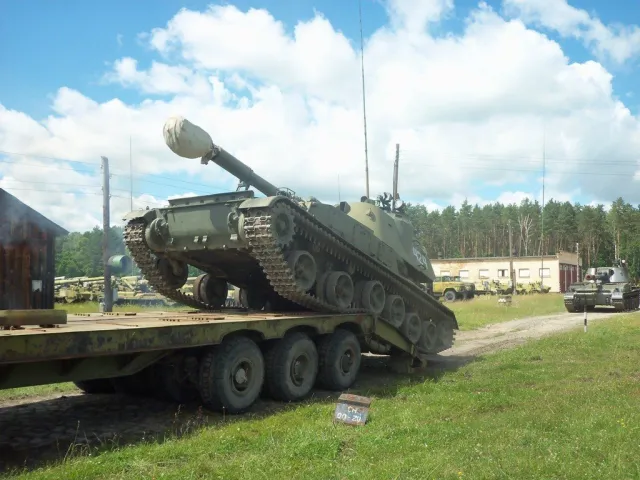 Відремонтовані танки відправляють на схід (Фото) — фото 3