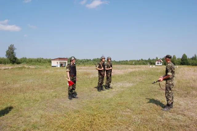 Майбутніх офіцерів муштрують на Рівненському полігоні (Фоторепортаж) — фото 2