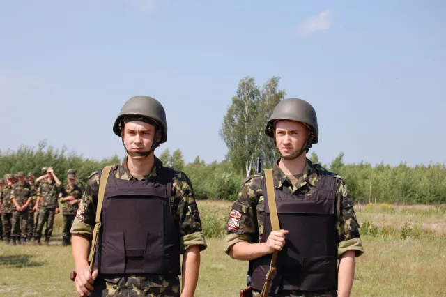 Майбутніх офіцерів муштрують на Рівненському полігоні (Фоторепортаж) — фото 3