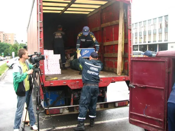 З Рівного для жителів Донецької та Луганської областей, звільнених від терористів, відправляється вантажівка з продуктами (Фоторепортаж) — фото 4