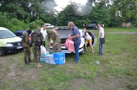 Театрали зуміли зібрати 28 з половиною тисяч гривень для рівненських військових (Фото) + (Відео) — фото 1