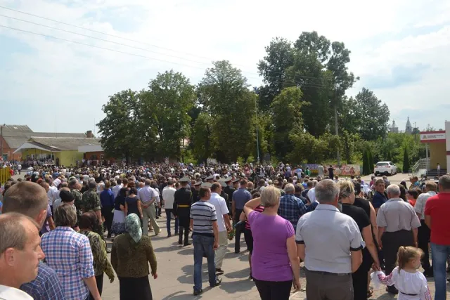 Тисячі людей, сльози на очах, розпач у душі... Герої не вмирають! (Фоторепортаж) — фото 2