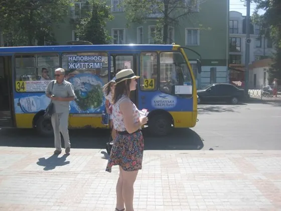 Кілька десятків активістів, вийшли на вулиці щоб боротися з окупантом (Фото) — фото 1