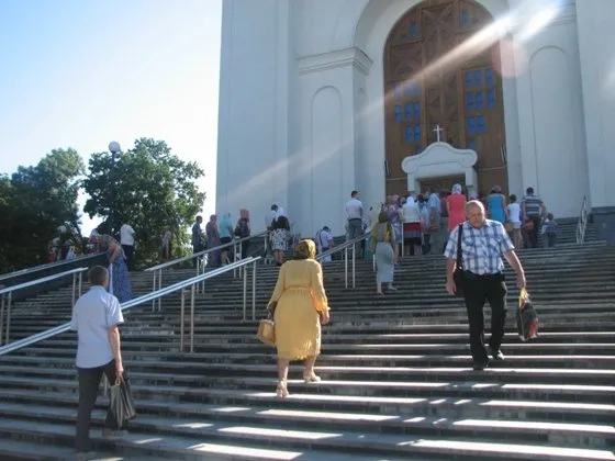 У Рівному сьогодні відзначають Яблучний Спас (Фоторепортаж) — фото 2
