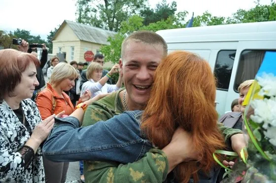 На Рівненщині військових ремонтників зустріли хлібом і сіллю після участі в АТО (Фоторепортаж) — фото 4