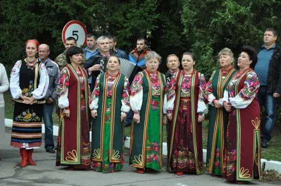 На Рівненщині військових ремонтників зустріли хлібом і сіллю після участі в АТО (Фоторепортаж) — фото 7