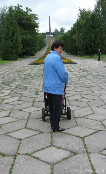 На Пагорбі Слави завершують облаштовувати дитяче містечко (Фото) — фото 3