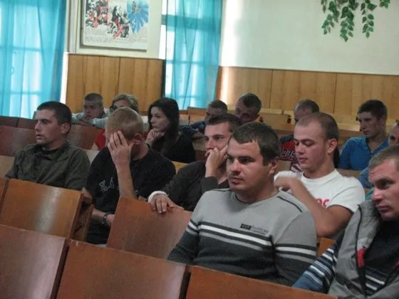 Вчора поранених хлопців, які приїхали із зони АТО підтримували рівненські бандуристки (Фоторепортаж) — фото 6