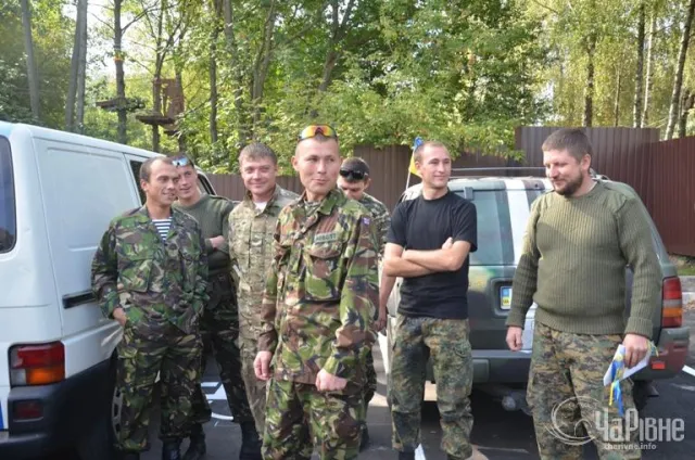 15 військових 51-ої окремої механізованої бригадивирушили з Рівного у зону АТО (Фоторепортаж) — фото 3