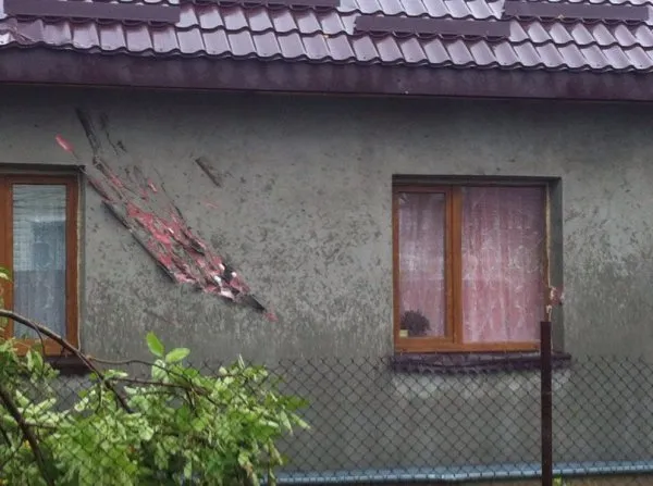 На Рівненщині в Костополі торнадо зруйнував будинки (Фоторепортаж) + (Відео) — фото 1