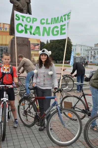На майдані Незалежності Екоклуб провів велопробіг «Бережи енергію – зупини зміни клімату!» (Фото) — фото 1