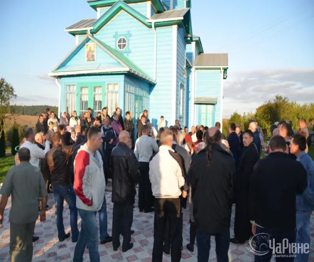 Церковні розбірки: священики влаштували «битву хорів» (Фото) — фото 7