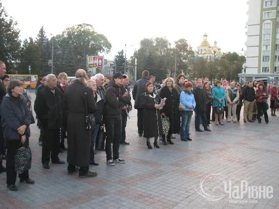 На Віче у Рівному прийшли п`яні чоловіки, які намагались зірвати зібрання (Фото) + (Відео) — фото 4