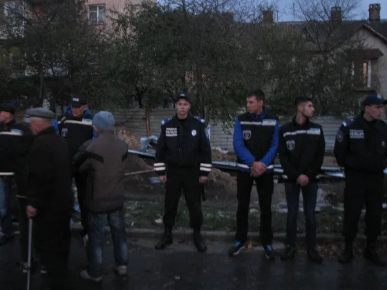 Рівняни повстали проти забудовника на вулиці Кіквідзе (Фото) + (Відео) — фото 3