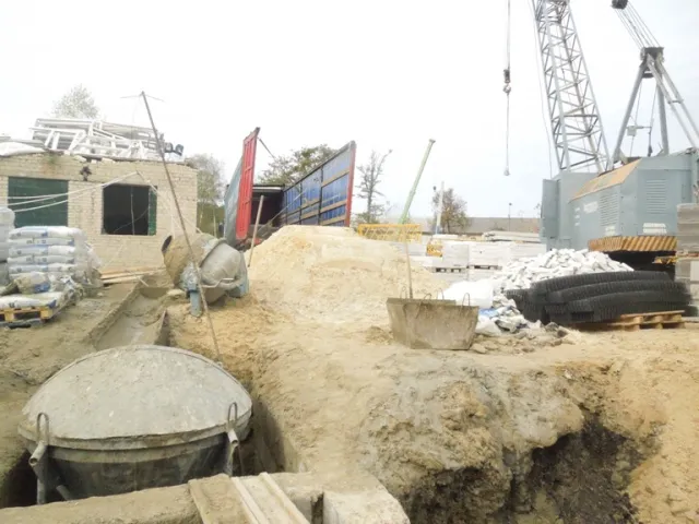 «Ріверсайд» в облозі. На Кіківідзе, 66 зібрались правоохоронці, прокурор міста та активісти (Фоторепортаж) — фото 5