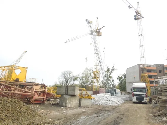 «Ріверсайд» в облозі. На Кіківідзе, 66 зібрались правоохоронці, прокурор міста та активісти (Фоторепортаж) — фото 6
