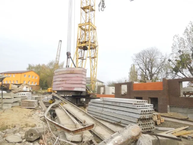 «Ріверсайд» в облозі. На Кіківідзе, 66 зібрались правоохоронці, прокурор міста та активісти (Фоторепортаж) — фото 7