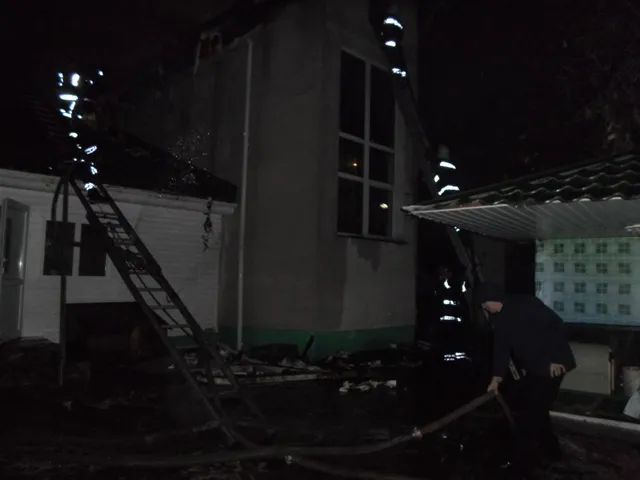 На Рівненщині горів маєток «Царя» (Фото) + (Відео) — фото 3