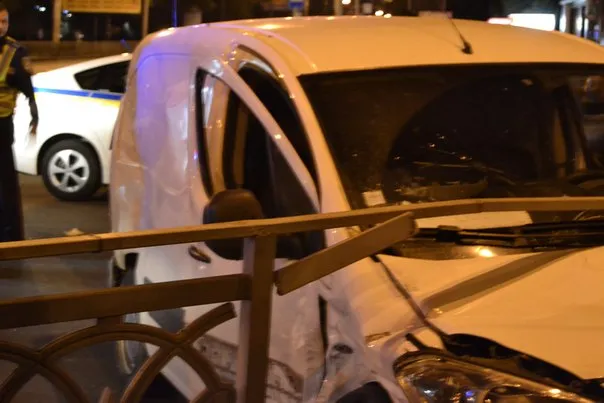 У Рівному жахлива ДТП, один з постраждалих автомобілів - "Тойота" працівників ДАІ (фото, відео) — фото 1