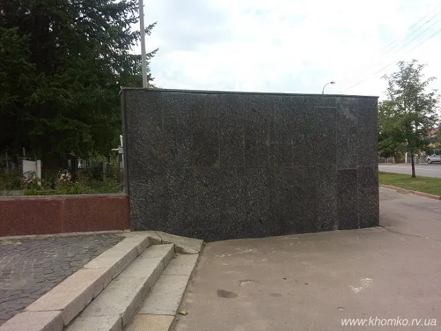 На Дубенському цвинтарі з'явиться новий напис шани (фото) — фото 1