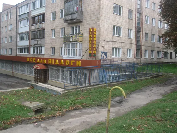 У Рівному, серед білого дня скоєно зухвалий випадок грабежу. Винного встановлено та затримано (фото) — фото 1